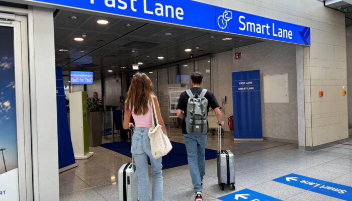 Auch Passagiere am Stuttgarter Flughafen können jetzt einen Slot für die Sicherheitskontrolle buchen. Foto: Flughafen Stuttgart